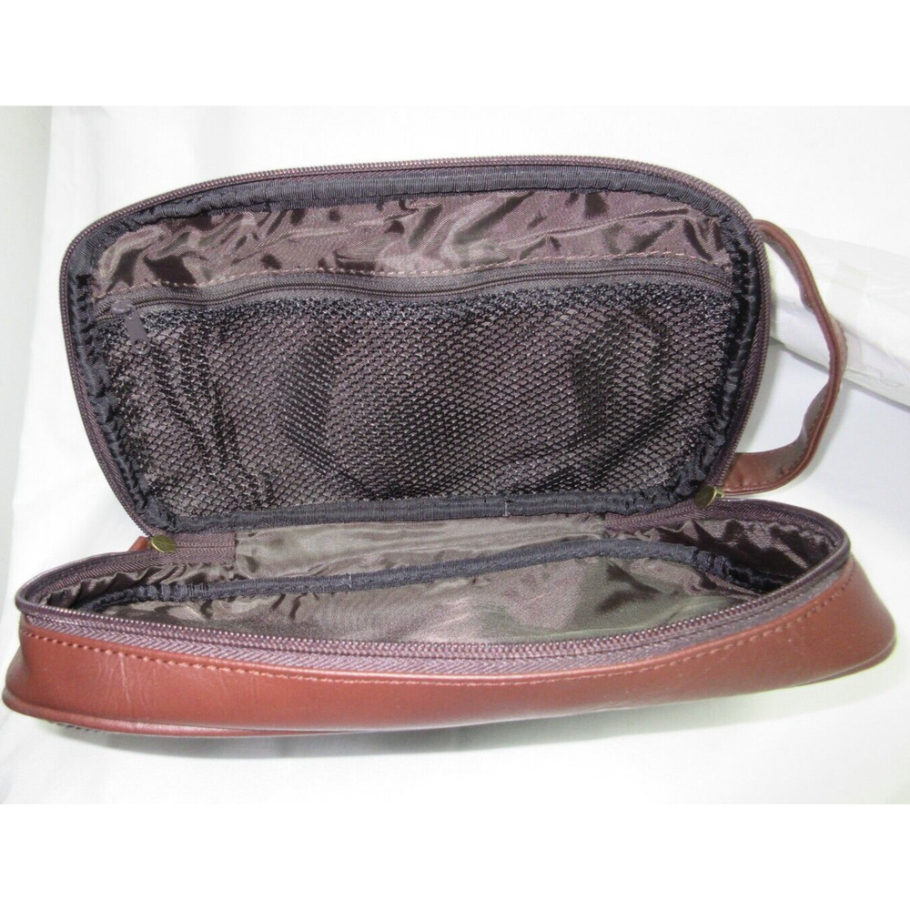 Penguin by Munsingwear Toiletries Travel Bag in Faux Leather Brown Side Handle - Picture 6 of 6